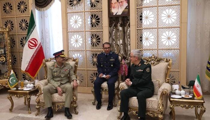 Pakistan, Iran military top brass agrees to root out terrorism from border areas