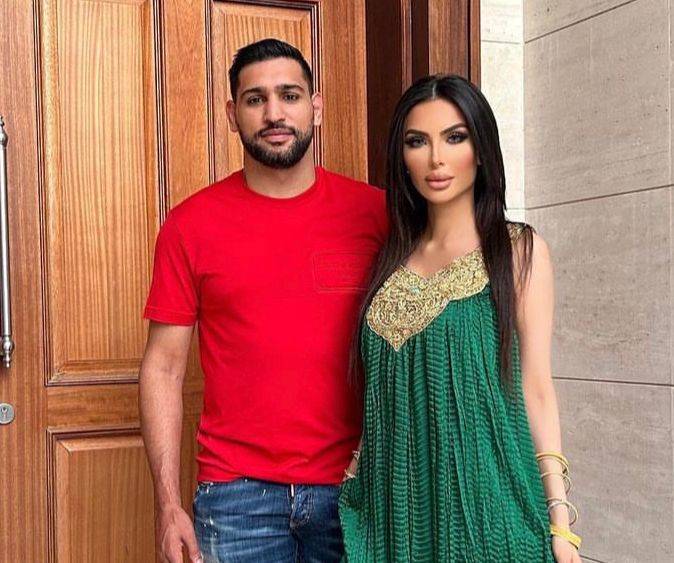 Amir Khan apologises to Faryal Makhdoom, claims to be 'provoked' by women sliding into his DMs