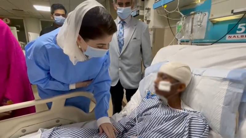 Maryam Nawaz visits young maid who was tortured by judge's wife