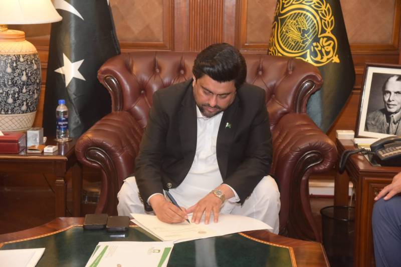 Governor Kamran Tessori signs summary for Sindh assembly dissolution