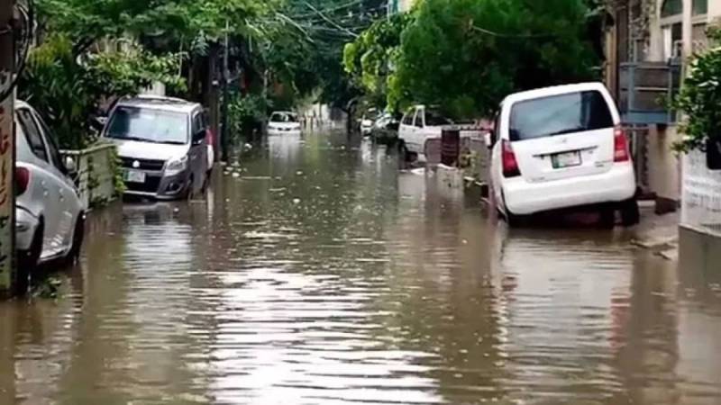 Heavy rain lashes Lahore as Met Office warns of more showers in Punjab