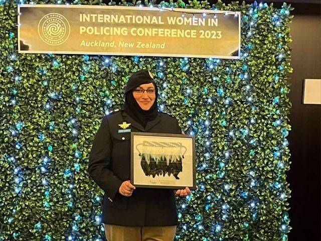 KP woman police officer gets international award 