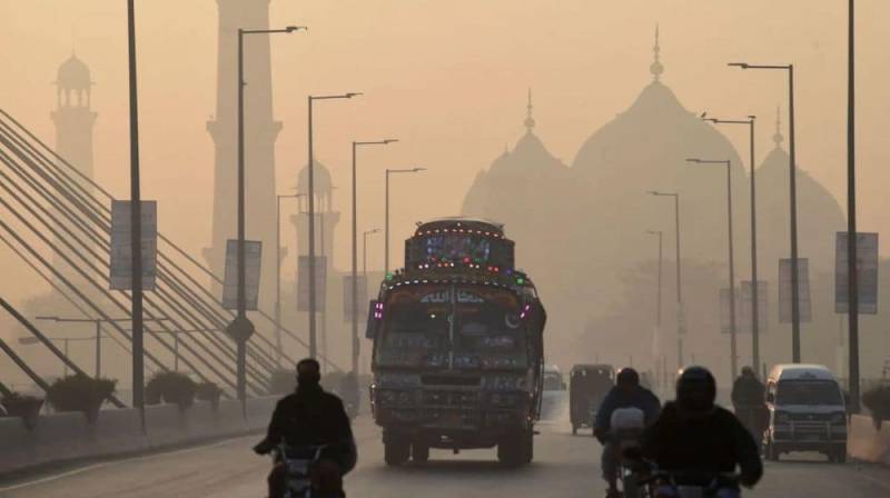 Punjab mulls work from home, covid-like lockdown in Lahore to control smog