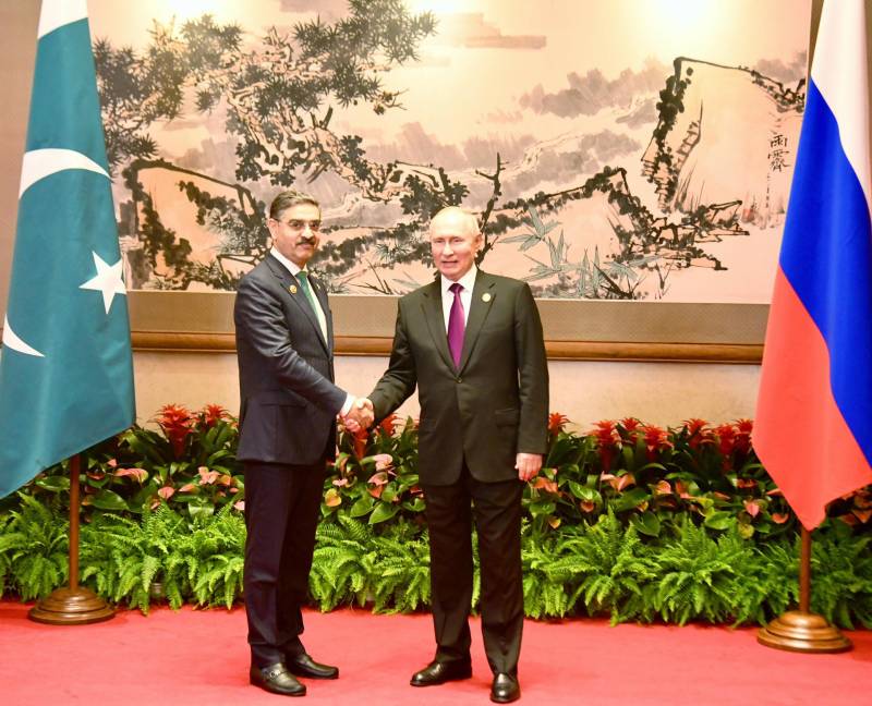 Pakistan's caretaker PM meets Russia's President Putin in China