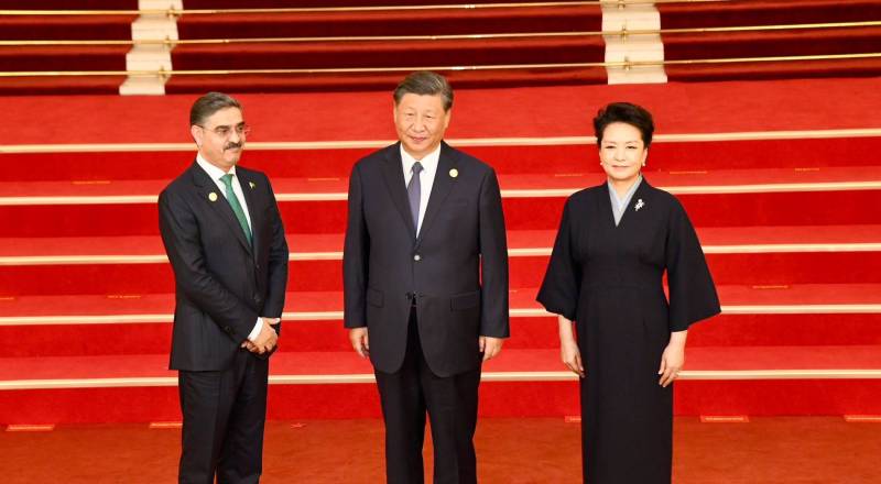 Pakistani PM Kakar meets Chinese President Xi Jinping at 3rd Belt and Road forum dinner