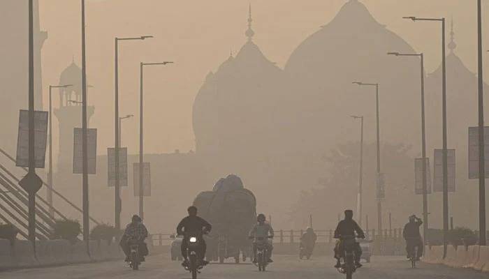 LHC orders authorities to impose smog emergency in Lahore