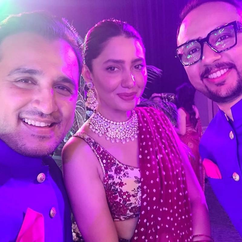 Mahira Khan lights up dance floor at Turhan James' wedding