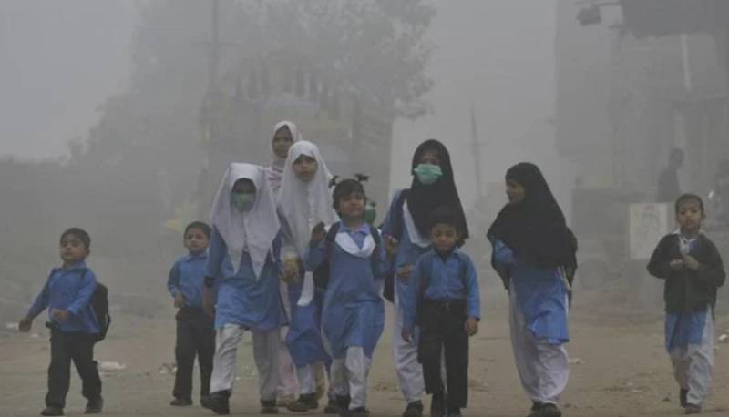 Smog forces schools closure in Indian capital