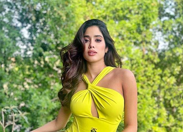 Janhvi Kapoor’s new bold pictures in saree go viral