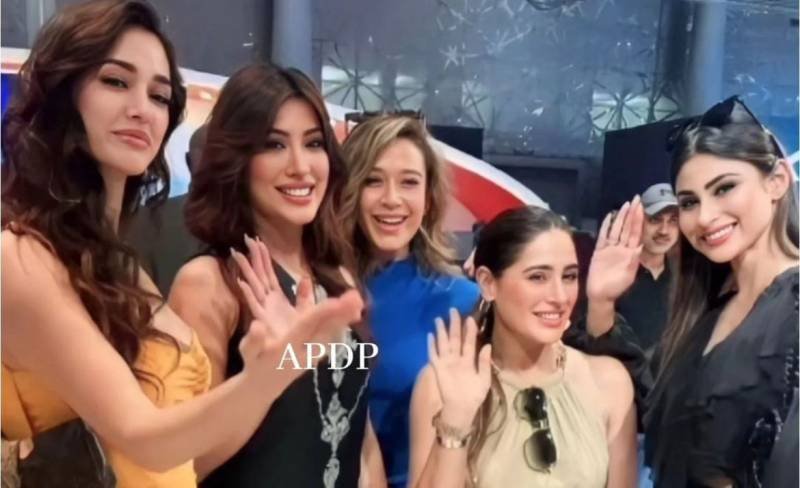 Mehwish Hayat's pictures with B-town actresses go viral