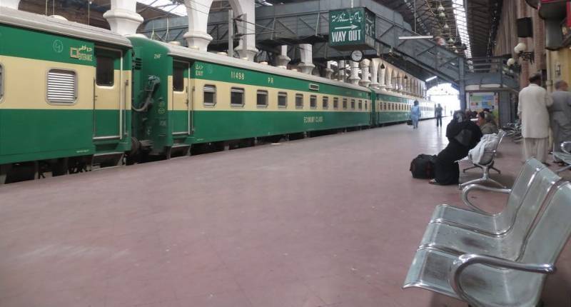 Pakistan Railways restores Awam Express train to facilitate passengers