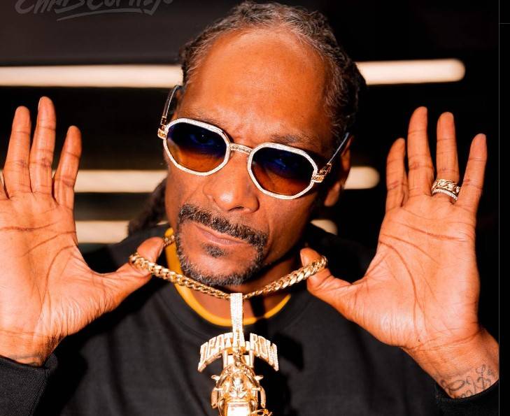 Snoop Dogg makes shocking announcement about quitting weed and it triggers memes online