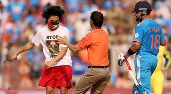 Pro Palestinian supporter runs onto the field during Australia vs India final World Cup showdown