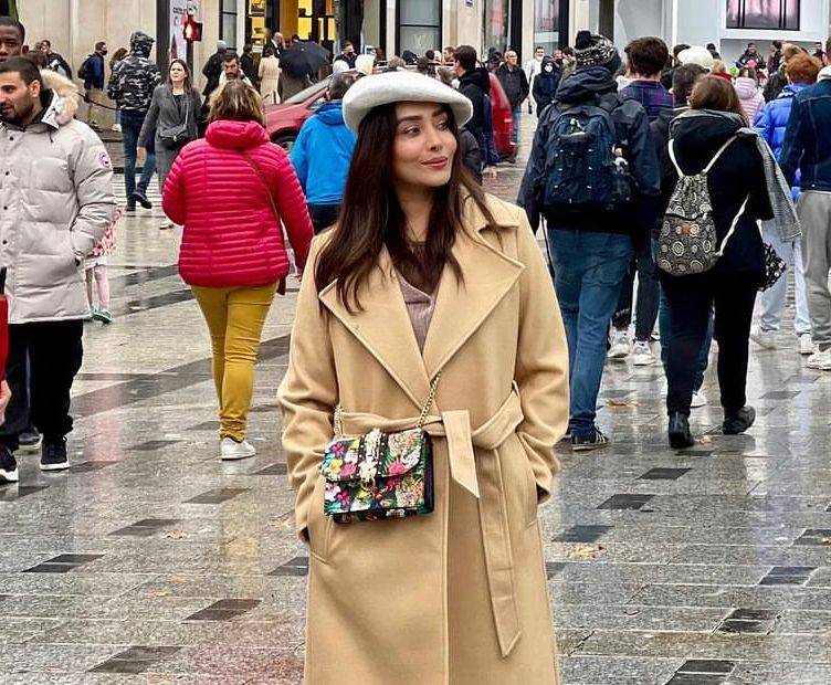 Maira Khan slays street fashion on Barcelona trip