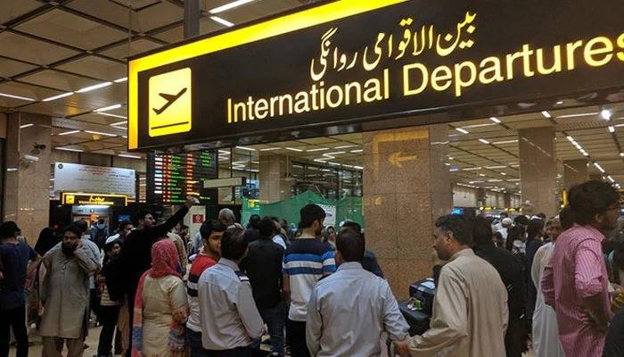 Over 700,000 Pakistanis leave country in 2024 in search of jobs abroad
