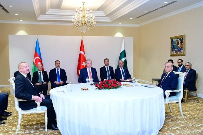 Pakistan PM pushes for trilateral engagements with Turkiye-Azerbaijan to boost ties