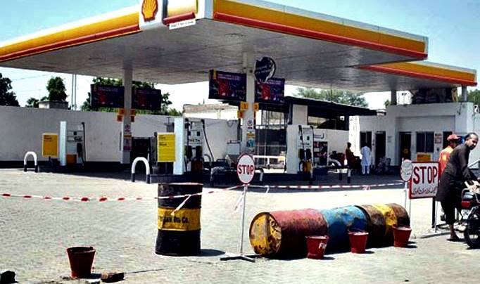Petrol shortage looms in Pakistan as dealers announce strike from July 5