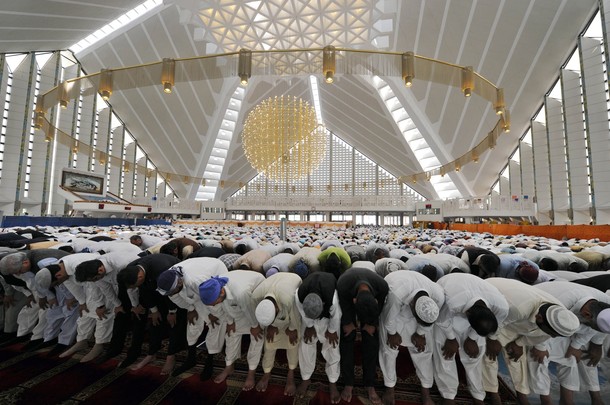 Pakistani Muslims offer Jummat-ul-Vida, last Friday,prayers during the holy month of Ramadan at the grand Faisal Mosque in Islamabad on August 26, 2011. Muslim devotees took part in the last Friday prayers ahead of the Eid al-Fitr festival marking the end of the fasting month of Ramadan, which is dependent on the sighting of the moon. AFP PHOTO / AAMIR QURESHI (Photo credit should read AAMIR QURESHI/AFP/Getty Images)