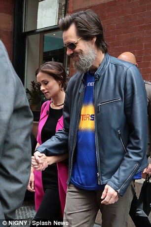 2CE758AC00000578-3253642-Carrey_and_the_Irish_make_up_artist_first_met_in_2012_but_broke_-m-57_1443546434206