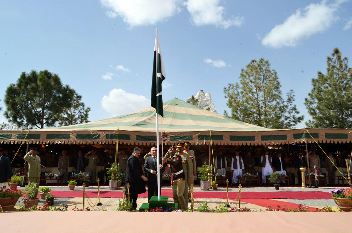 Governor Balochistan hoists national flag in Quetta.–Online