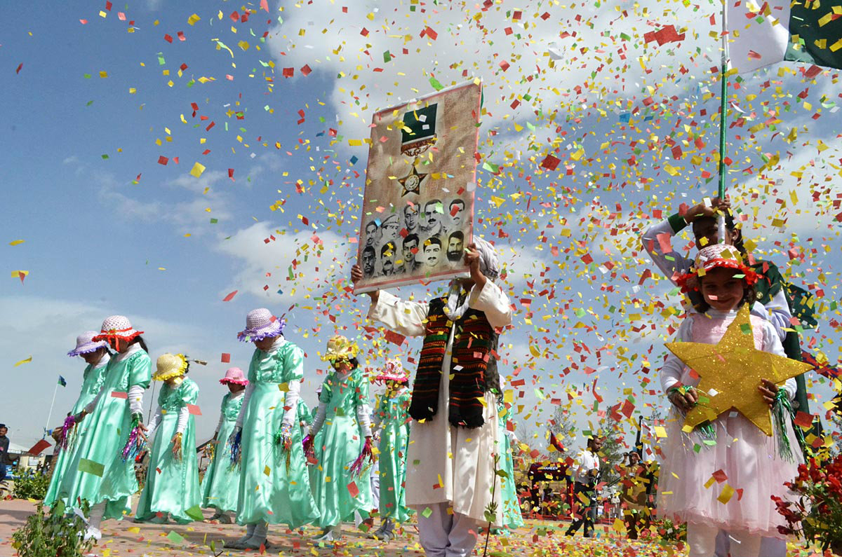 Children presents cultural dance in Quetta.–Online