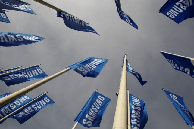 Samsung flags are set up at the main entrance to the Berlin fair ground before the IFA consumer electronics fair in Berlin, August 28, 2012. REUTERS/Tobias Schwarz