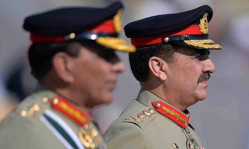 Pakistan's new army chief General Raheel Sharif (R) and outgoing army chief General Ashfaq Kayani attend the change of command ceremony in Rawalpindi on November 29, 2013. General Raheel Sharif on November 29 formally took over as the head of Pakistan's army, the most powerful position in the troubled military-dominated nation which is battling a homegrown Taliban insurgency. AFP PHOTO/Aamir QURESHI
