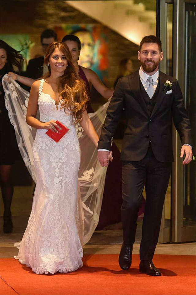 'Wedding of the century': Lionel Messi marries childhood girlfriend