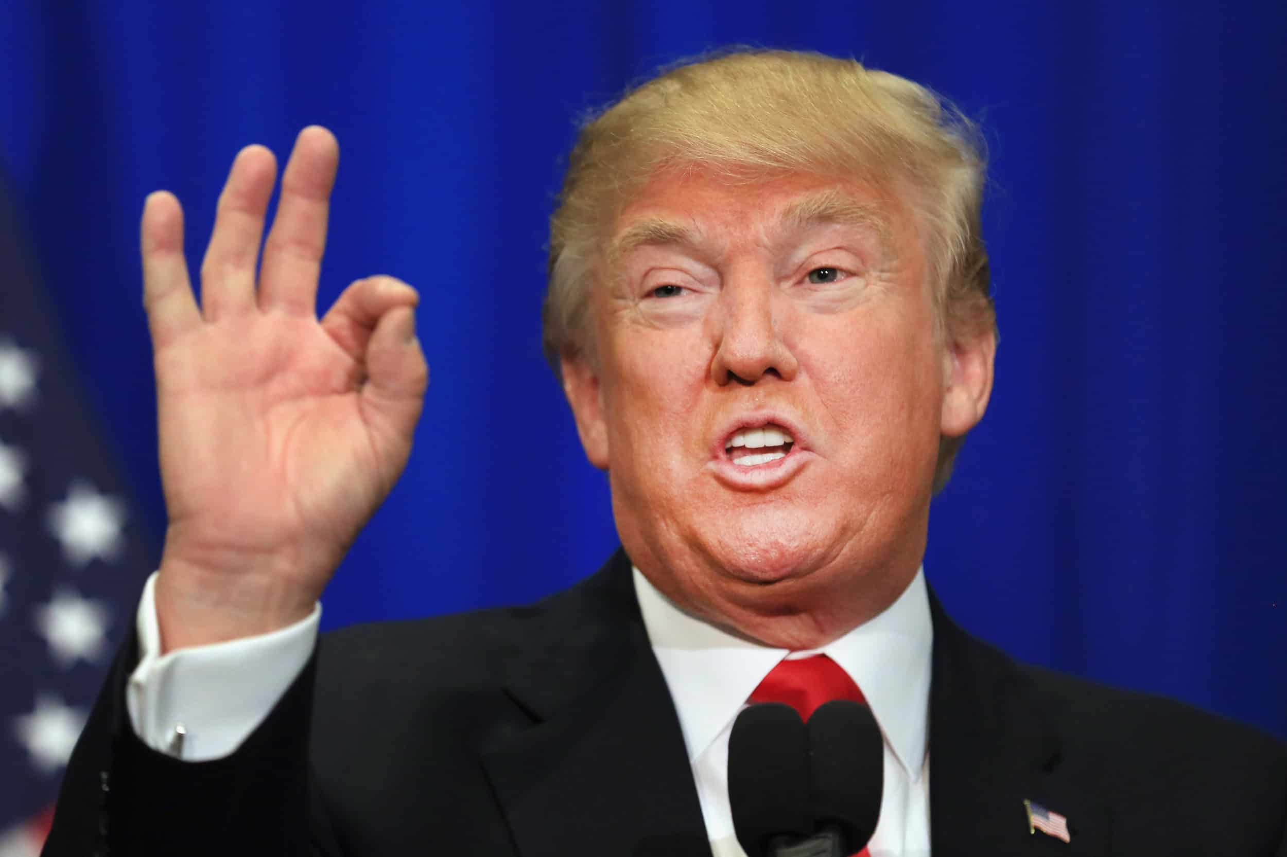 Twitter has a field day with hilarious picture of Trump eating KFC with ...