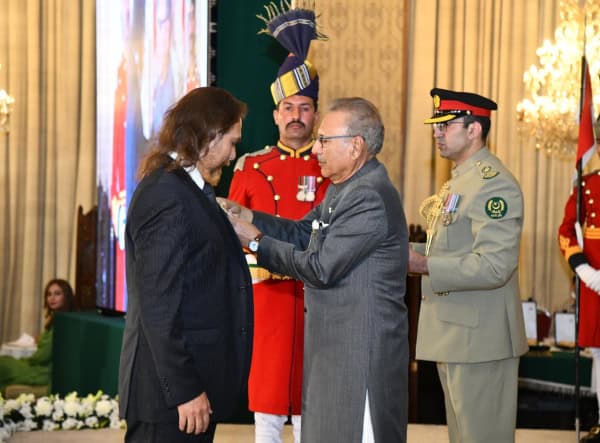 Pakistan Rohail Rohail Hyatt, Kishwar Naheed among 45 receive civil awards on Pakistan Day