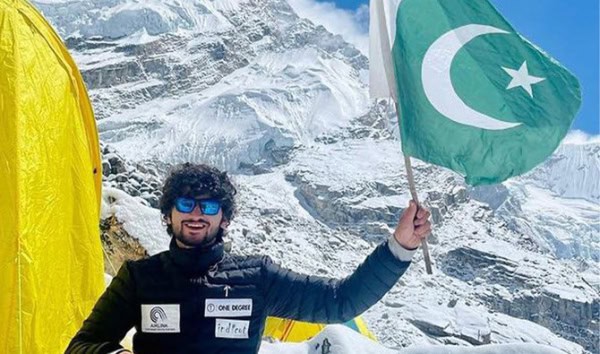 Pakistani climber Kashif becomes world s youngest to scale all five