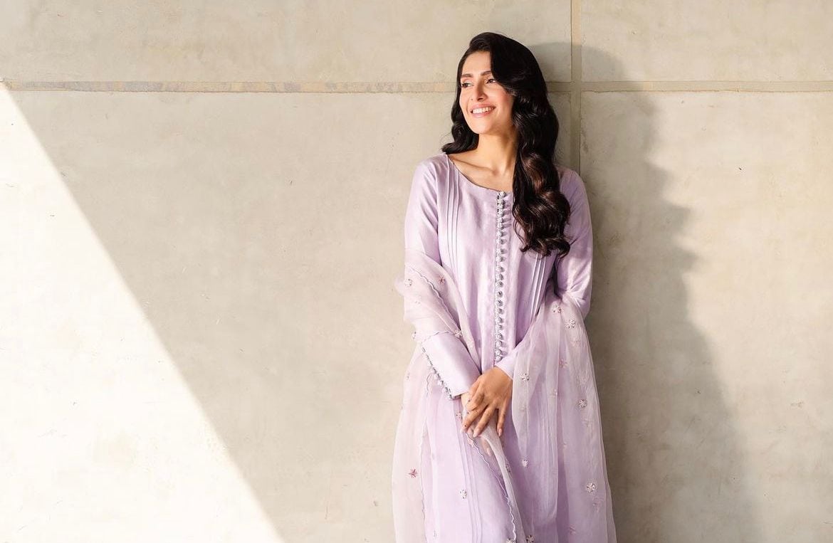 Ayeza Khan dazzles in latest photoshoot