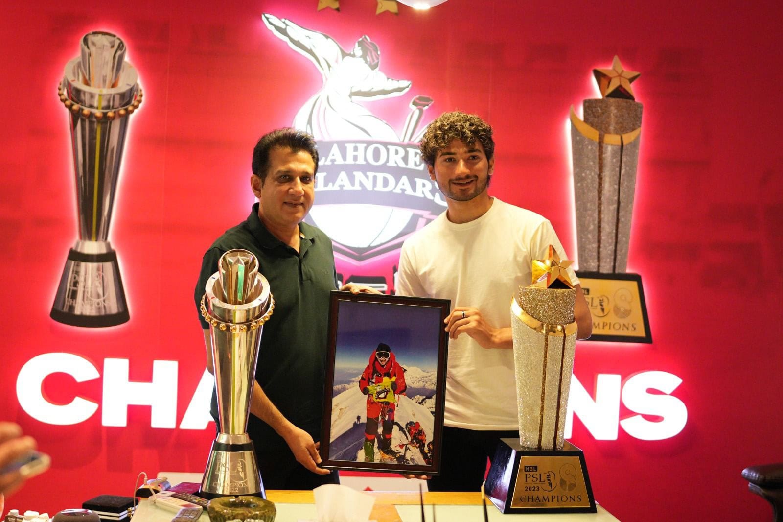 lahore-qalandars-honour-mountaineer-kashif-shehroze