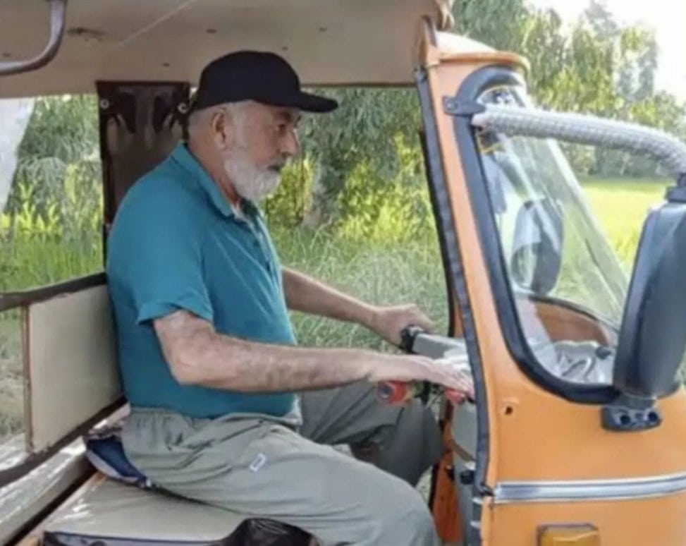 KP decides to launch 10,000 e-rickshaws in Peshawar to boost green transport