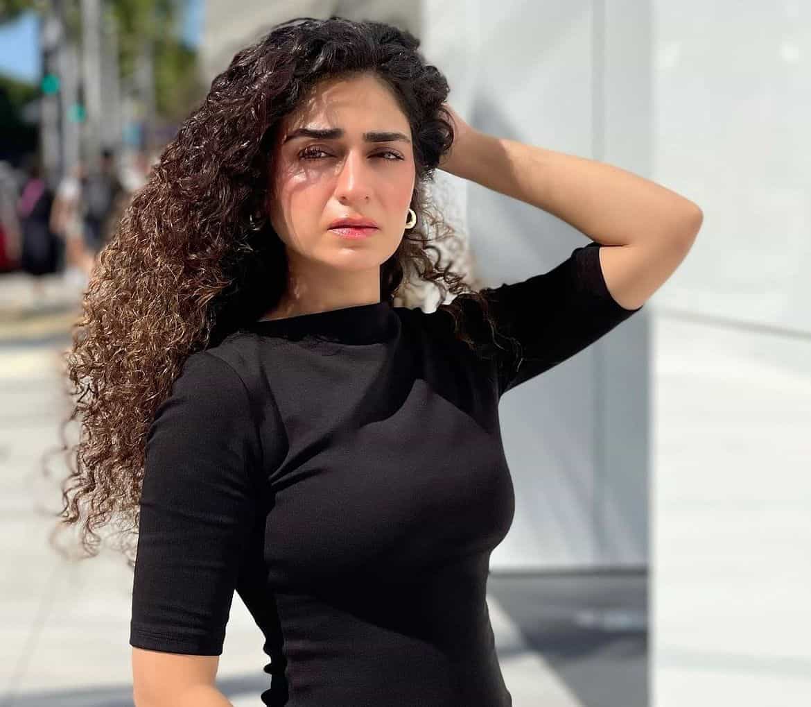 Hajra Yamin goes hiking in Palm Springs