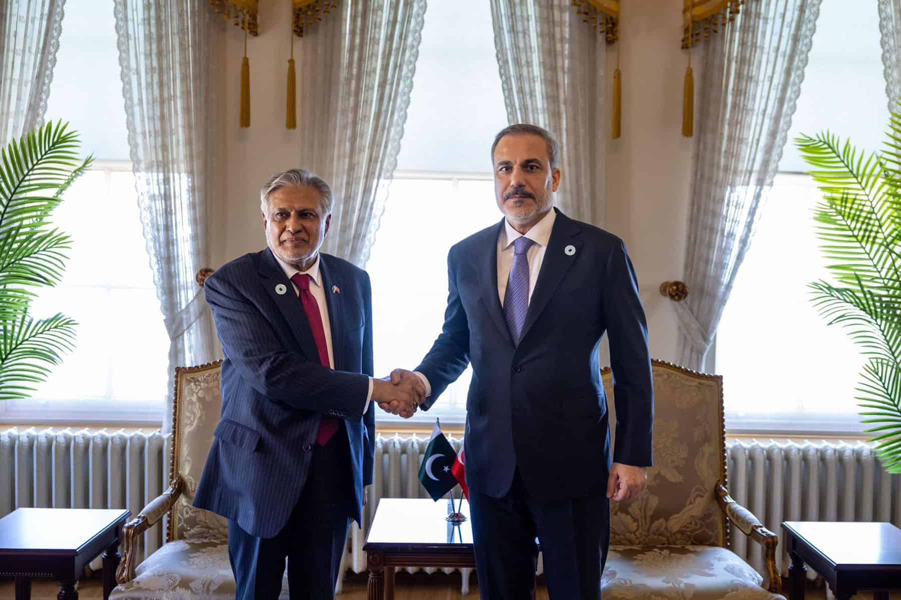 Pakistan Issaq Pakistan FM Ishaq Dar arrives in Turkiye to attend D-8 meeting on Gaza