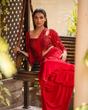 Amna Ilyas Paints The Town Red In New Bold Pictures 