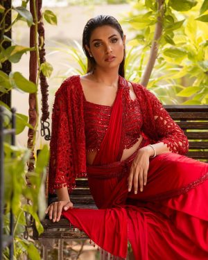 Amna Ilyas Paints The Town Red In New Bold Pictures 