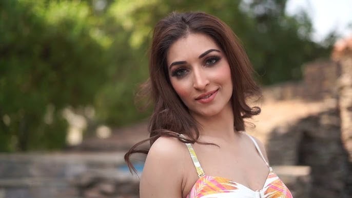 Areej Chaudharys Bold Photos Go Viral