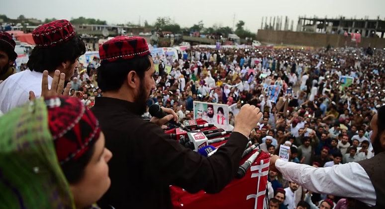 Government Imposes Ban On Pashtun Tahafuz Movement Citing Security Threats