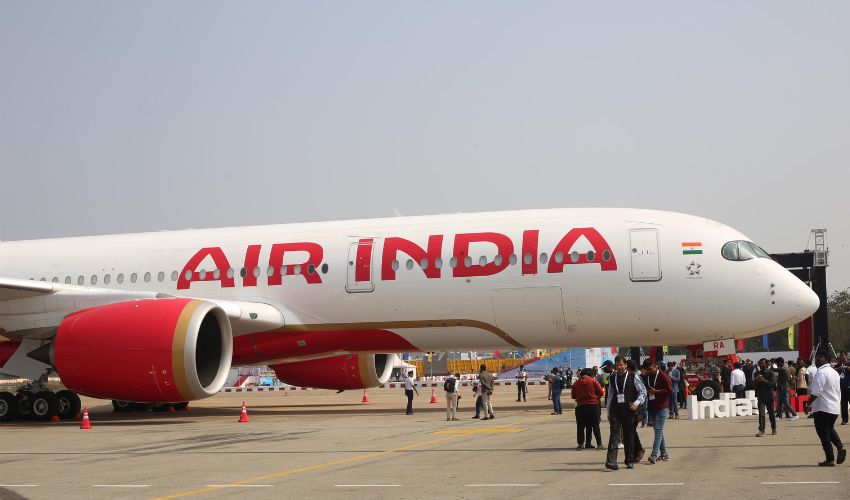 Indian Flight Faces Bomb Threat En Route To London Contacts Atc Karachi