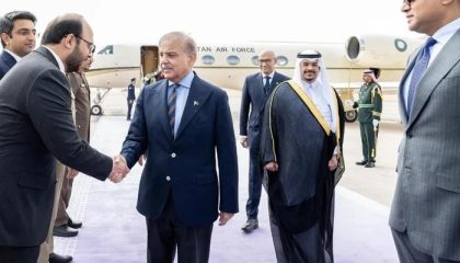 Pm Shehbaz Arrives In Riyadh To Attend Investment Moot