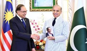 President Zardari Confers Nishan E Pakistan On Malaysian Pm Anwar Ibrahim