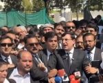 Pti Lawyers Chant Slogans Against Cjp Isa Outside Supreme Court