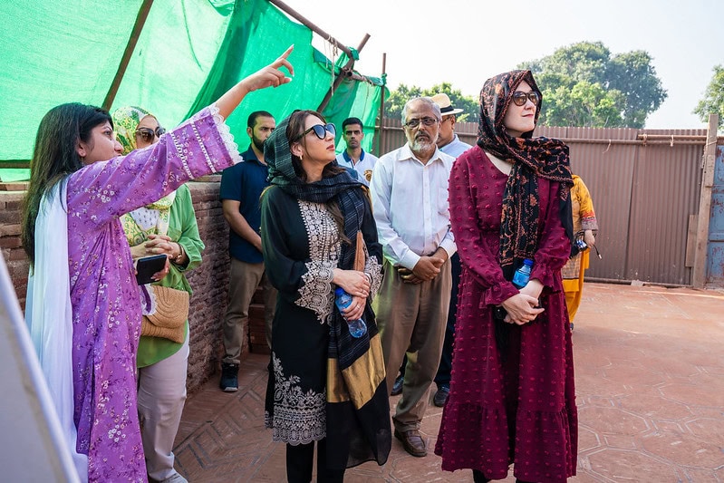 Us Deputy Chief Of Mission Explores Lahores Rich Diverse Culture On Inaugural Visit 