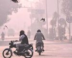 Smog Update Lahore Air Quality Index Aqi Peaks Around 500 Today Despite Restrictions