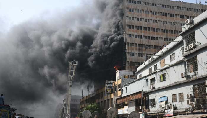 Fire Erupts At Karachis Rimpa Plaza Rescue Operations Underway