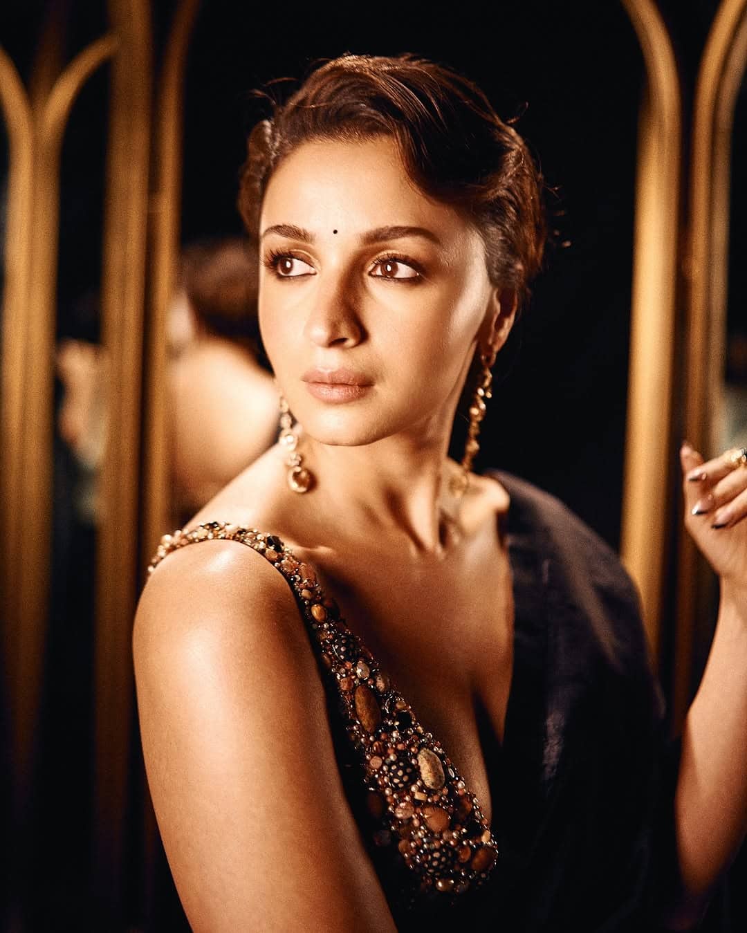 Alia Bhatt Turns Heads With Stunning Photoshoot In Black Saree See Pics 