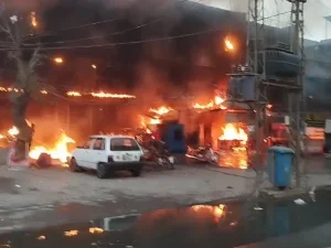 Fire Breaks Out In Lahores Saddar Bazaar After Cylinder Explosion