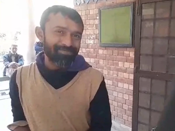 Indian Man Who Came To Meet Pakistani Woman Converts To Islam